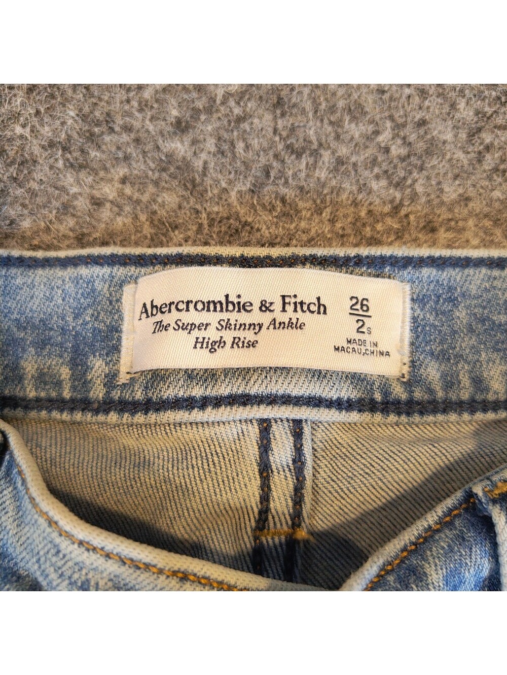 Abercrombie & Fitch Asymmetric Cross-Over High Rise Super Skinny Jeans 26 2S